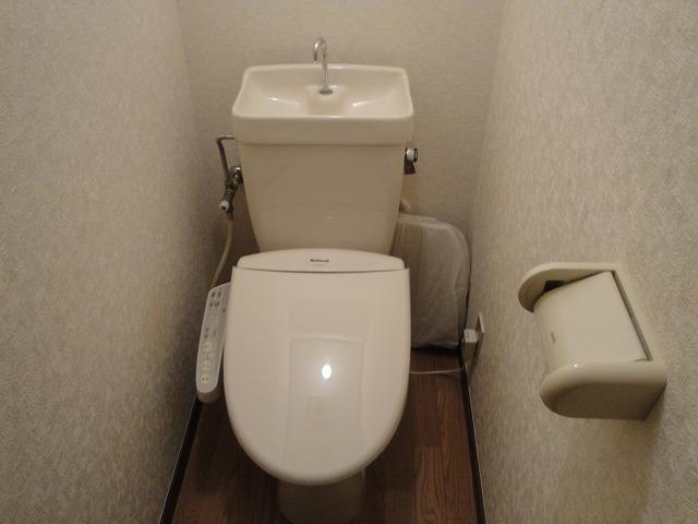 Toilet. It is comfortable with Washlet ☆