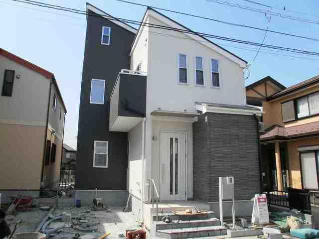 Local appearance photo. Exterior construction in