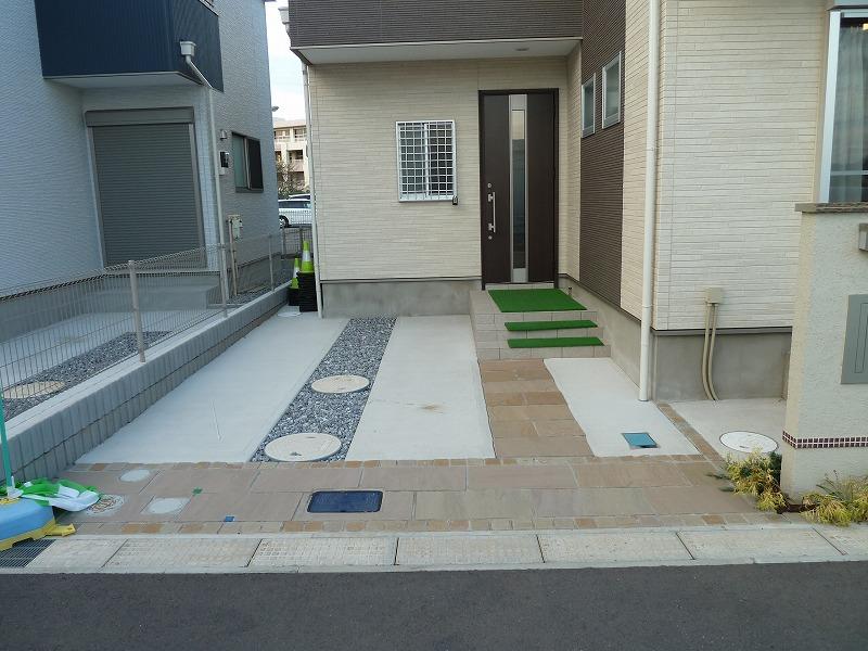 Parking lot. Model house (same specifications)