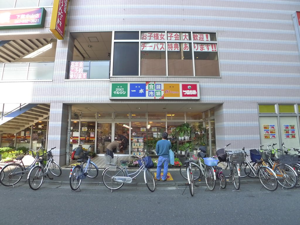 Supermarket. Tsurukame Shimousa 360m to Zhongshan (super)