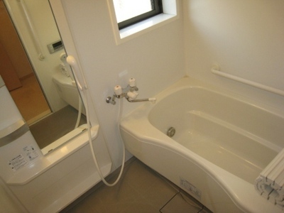 Bath. It is the window with the bath ☆
