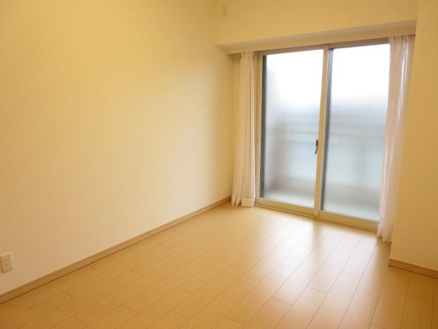 Non-living room. 5.8 Pledge of Western-style. You go out on the balcony.