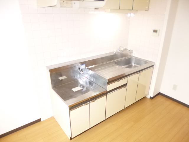 Kitchen. Gas stove can be installed