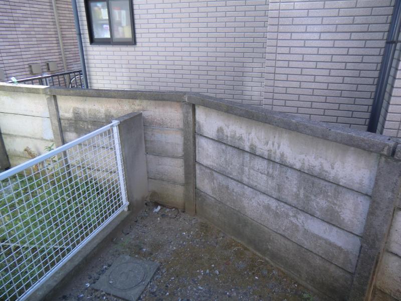 Balcony. The surroundings are quiet residential area because it is quiet