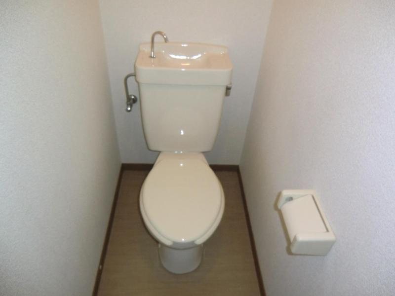 Toilet. Please contact us so you can immediately move