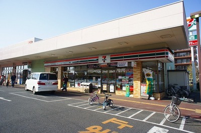 Convenience store. (Convenience store) to 720m