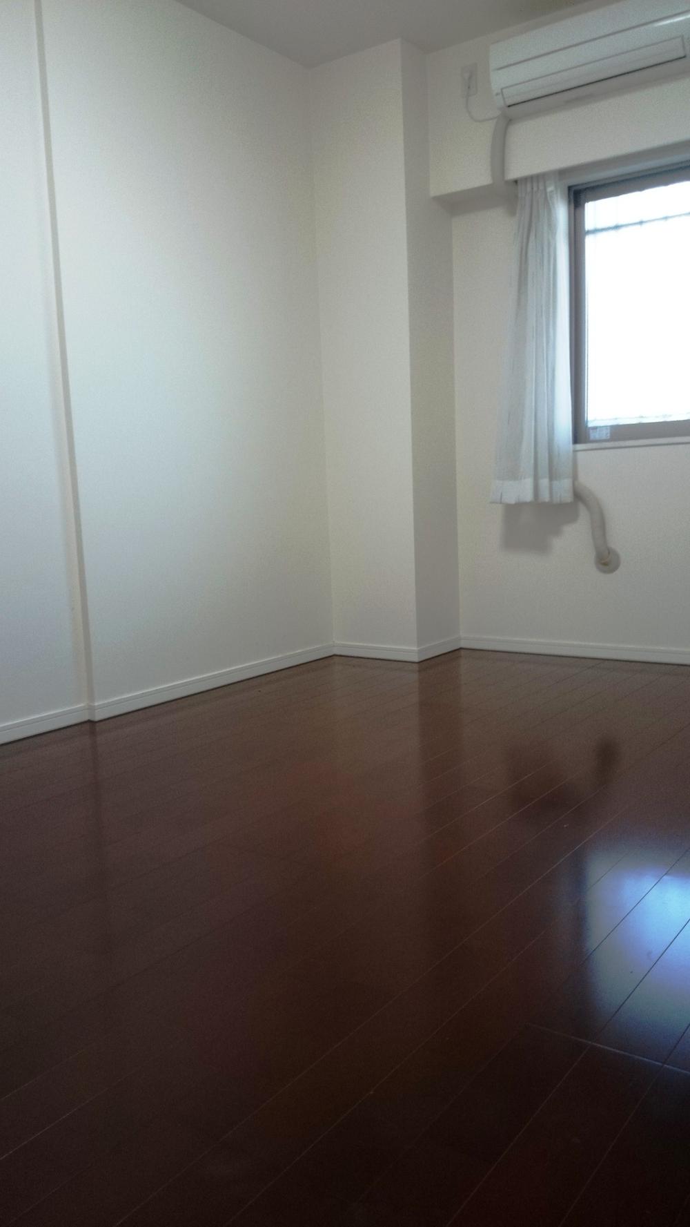 Non-living room. Indoor (11 May 2013) Shooting