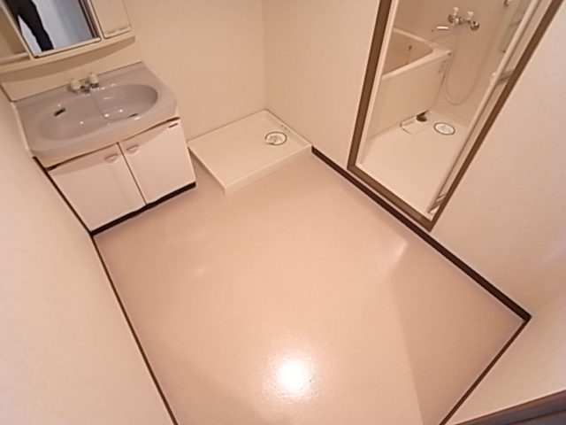 Washroom. Spacious also dressing room. It is perfect for family.