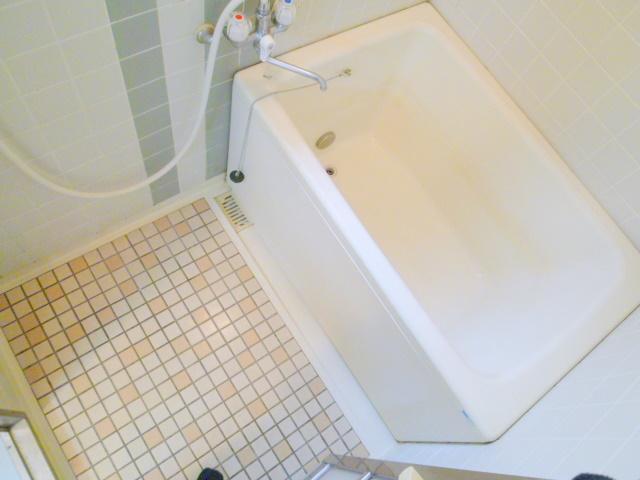 Bath. Bathing with the add cook is there is also a window ventilation preeminent