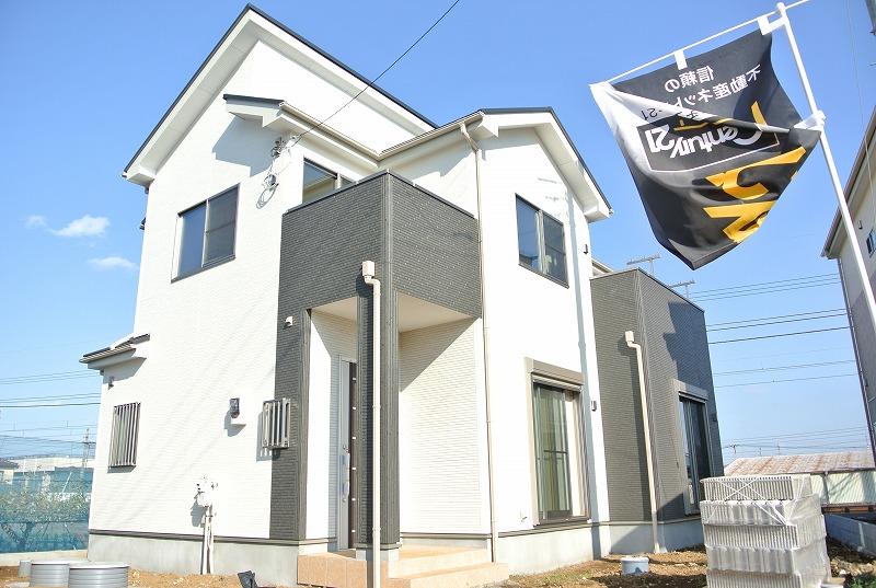 Local appearance photo. Local (11 May 2013) Shooting