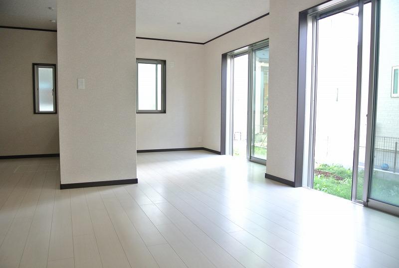 Living. Local (11 May 2013) Shooting