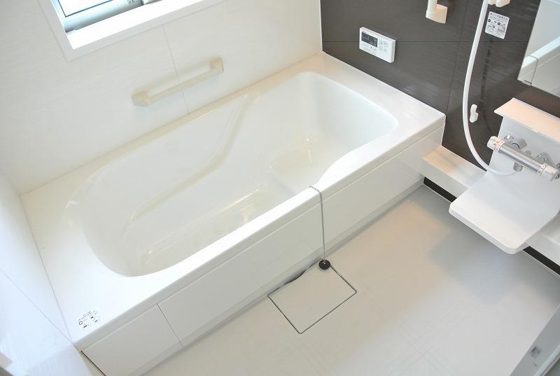 Bathroom. Local (11 May 2013) Shooting