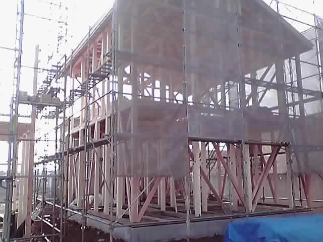 Other. The laminated wood with a 1.5 times the strength of solid wood in the pillars and building frame part, Using a dry material to the beam part. Also, Providing a structure for the hardware, It offers a more robust building.