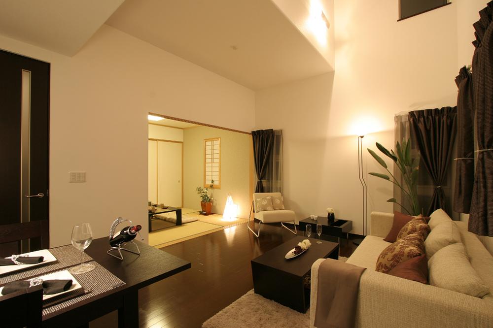 Same specifications photos (living). Japanese-style room adjacent to the living room. It will produce a space with a sense of unity.