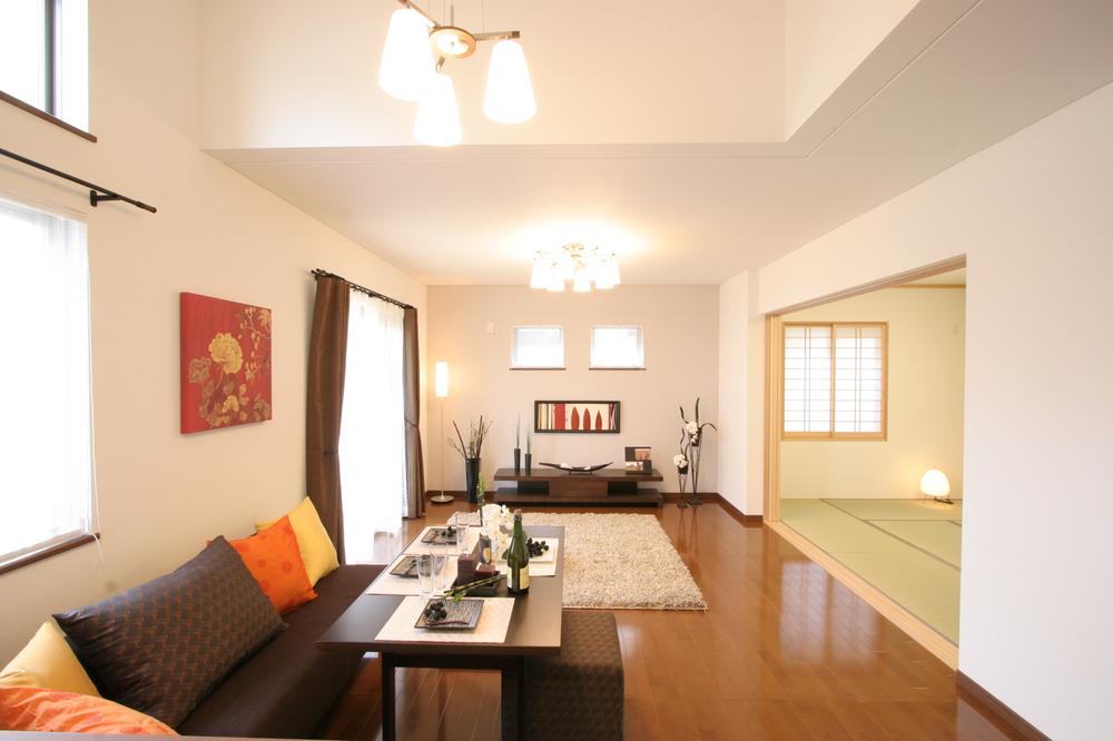 Same specifications photos (living). Light flooded living room with a sense of openness that was adopted atrium.