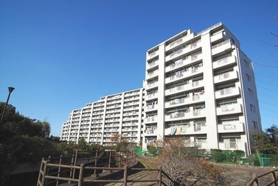 Building appearance. Nakatsugawa water park front of the condominium