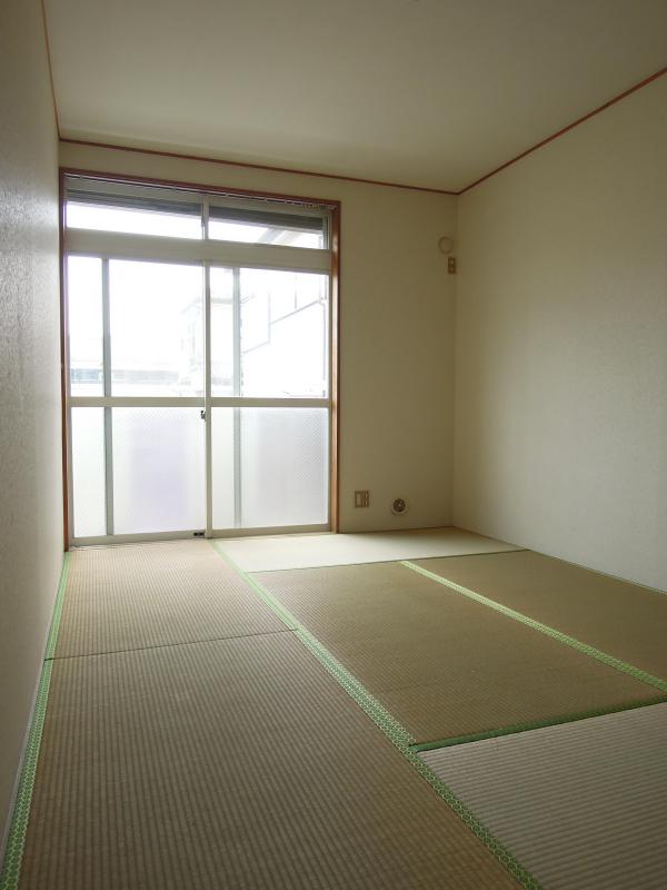 Other room space. Is the perfect Japanese-style room in the bedroom. 