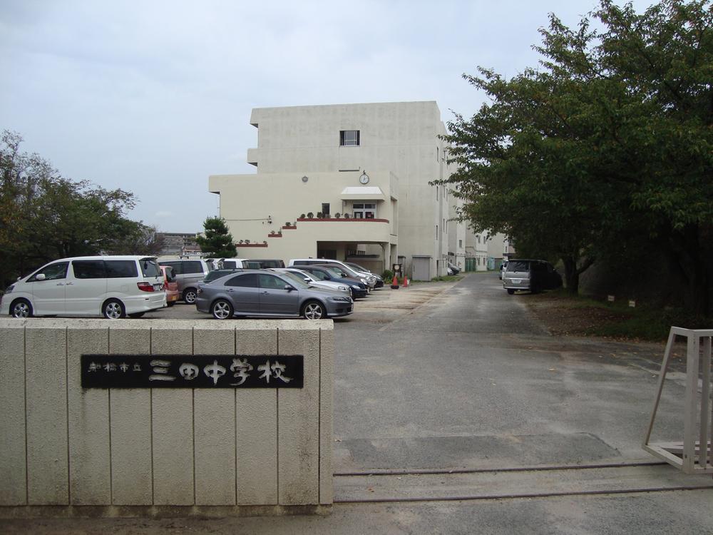 Junior high school. 400m to Funabashi Municipal Mita Junior High School