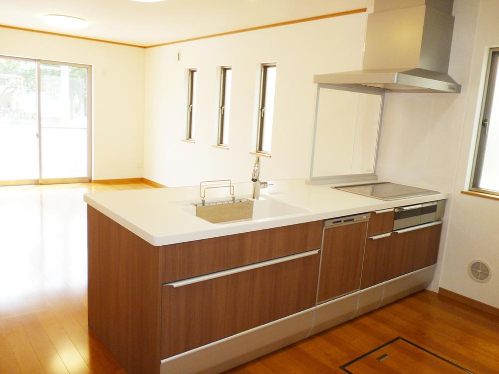 Same specifications photo (kitchen). (Same specifications building) IH cooking heater and wide dishwasher. Face-to-face kitchen is a kitchen that was to cherish the conversation with your family.