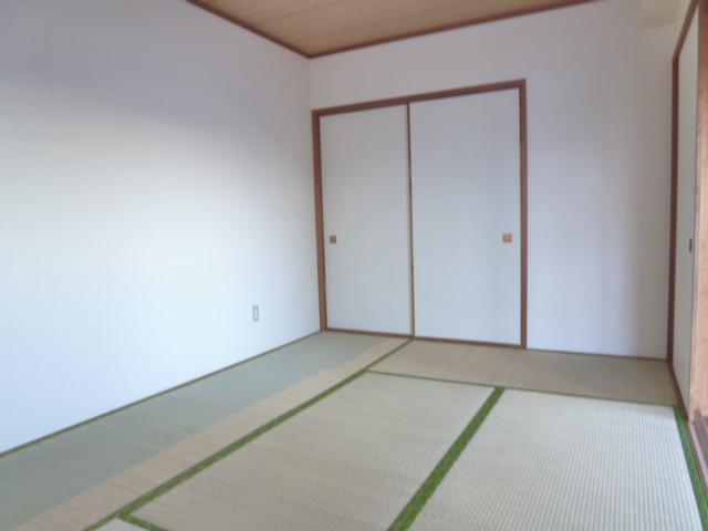 Living and room. It Unlike the Japanese-style room is one room