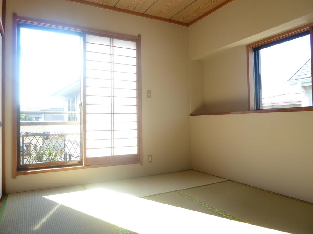 Other room space. Japanese-style room with a calm atmosphere