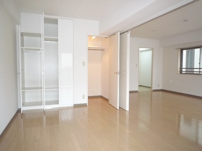 Living and room. It will Katazuki the room is clean abundant storage space in the Western-style ☆