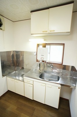 Kitchen. Stove can be installed in the kitchen.