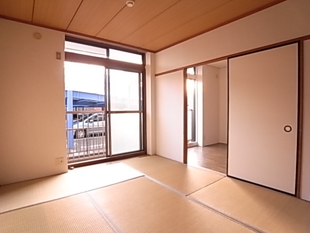 Other room space. Japanese-style room 6 quires. 