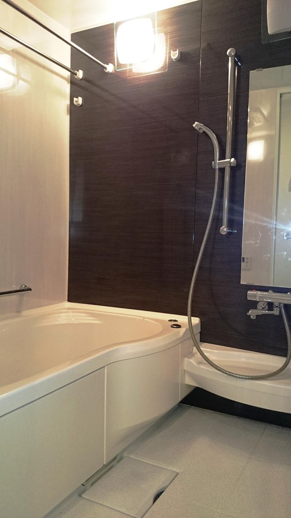 Bathroom. Indoor (10 May 2013) Shooting Laundry is convenient to dry out even on rainy days with a bathroom ventilation dryer! !