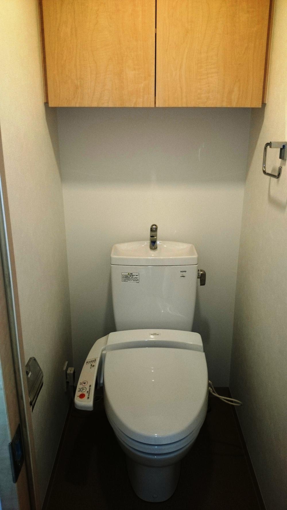 Toilet. Indoor (10 May 2013) Shooting