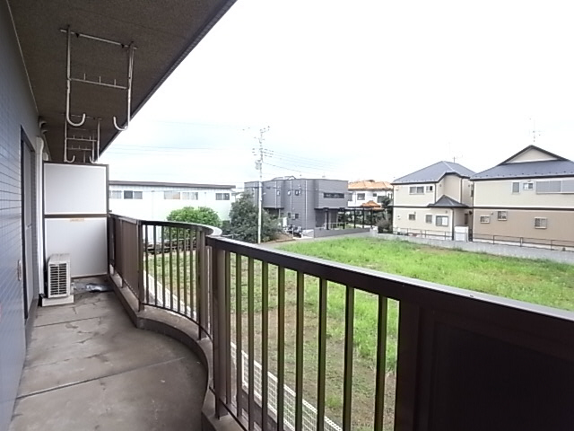 Balcony. Width ・ Spacious balcony there is a back area