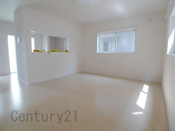 Living. ○ tatami LDK stuck to the open feeling and daylighting