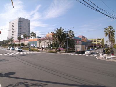 Shopping centre. LaLaport until the (shopping center) 850m