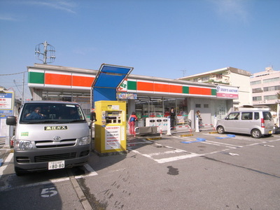 Convenience store. 450m until Thanksgiving (convenience store)