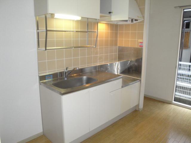 Kitchen. Two-burner gas stove is installed Allowed ☆