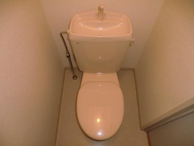 Toilet. Please contact us so you can immediately move