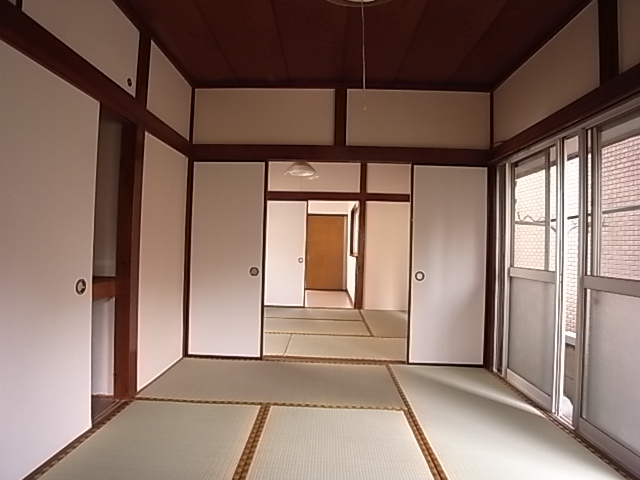 Other room space. It's a beautiful Japanese-style room.