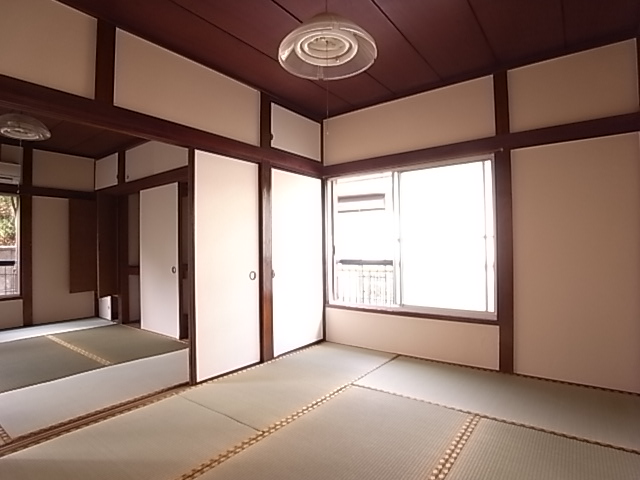 Other room space. Storage of the hammer in front of Japanese-style room.