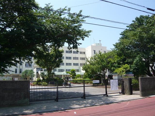 Primary school. 923m to Funabashi Municipal Yakuendai Minami Elementary School