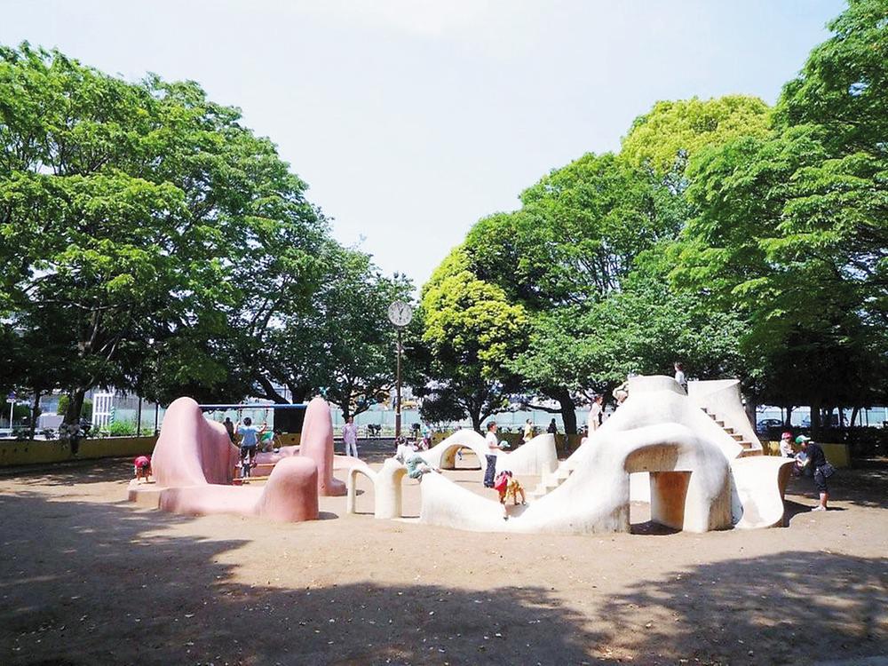 park. 584m until Yakuendai park