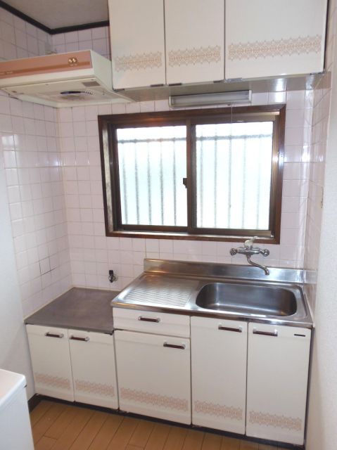 Kitchen. The kitchen is a gas stove can be installed.