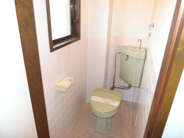 Toilet. It is a toilet that can be ventilated.