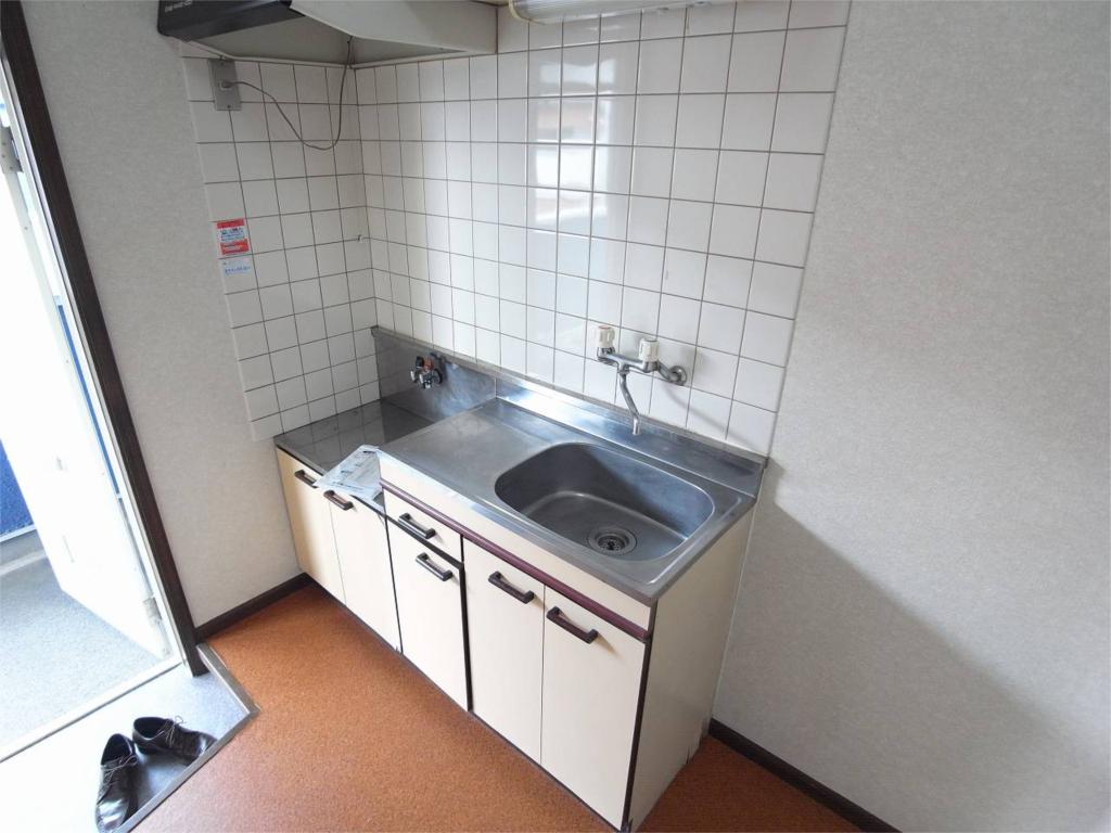 Kitchen. Gas stove can be installed.