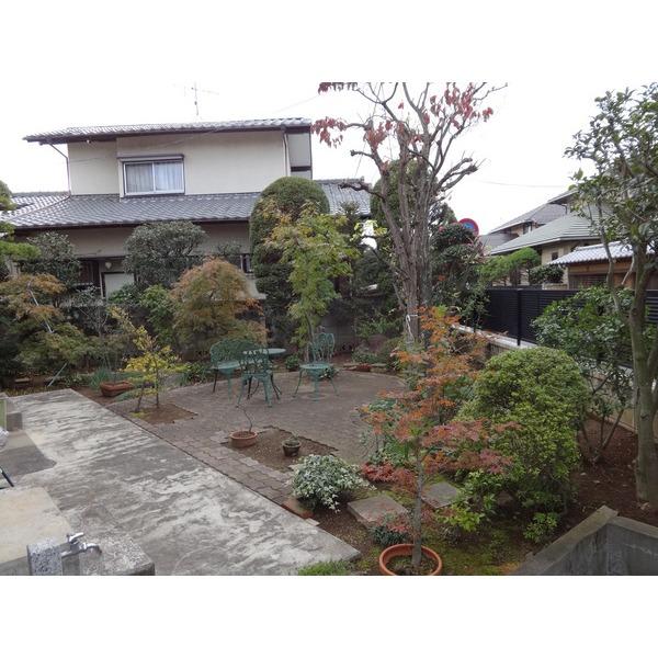 Bathroom. Garden