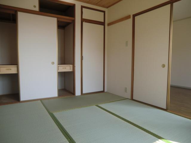 Other room space. Accommodated It is good usability also generous amount of Japanese-style room