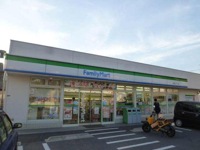 Convenience store. FamilyMart Funabashi three mountains seven-chome up (convenience store) 325m