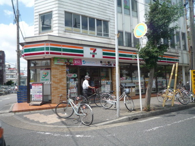 Convenience store. 260m to Seven-Eleven (convenience store)