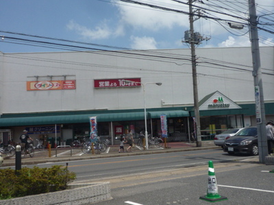 Supermarket. 200m to Maruetsu (super)