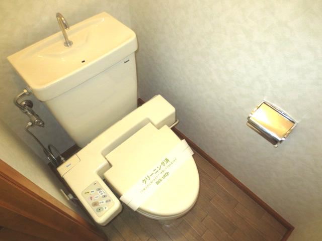 Toilet. bus ・ It is another toilet.