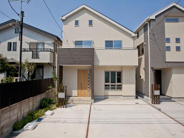 Local appearance photo. Than building west